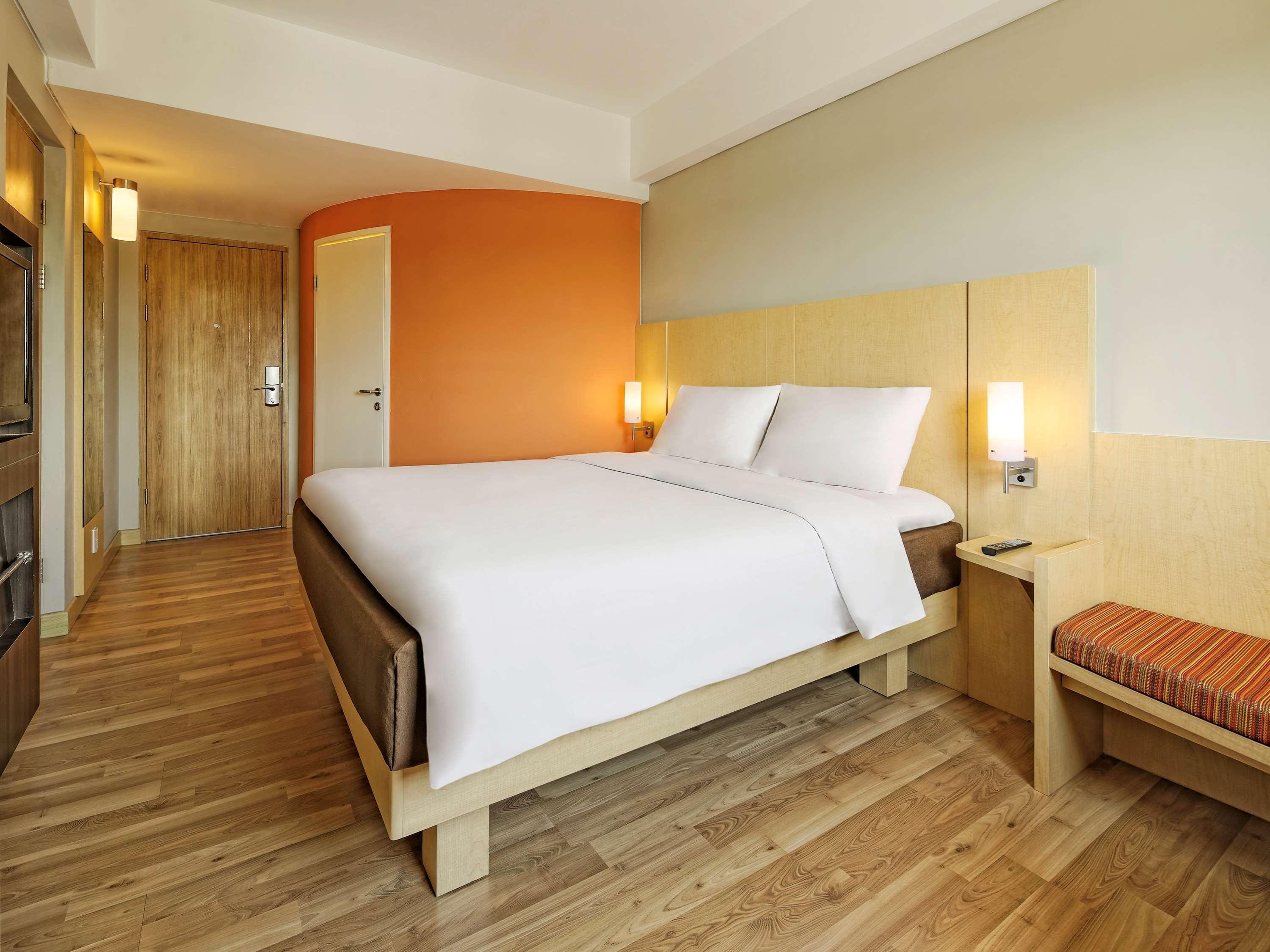 Ibis Padang Hotel Exterior foto