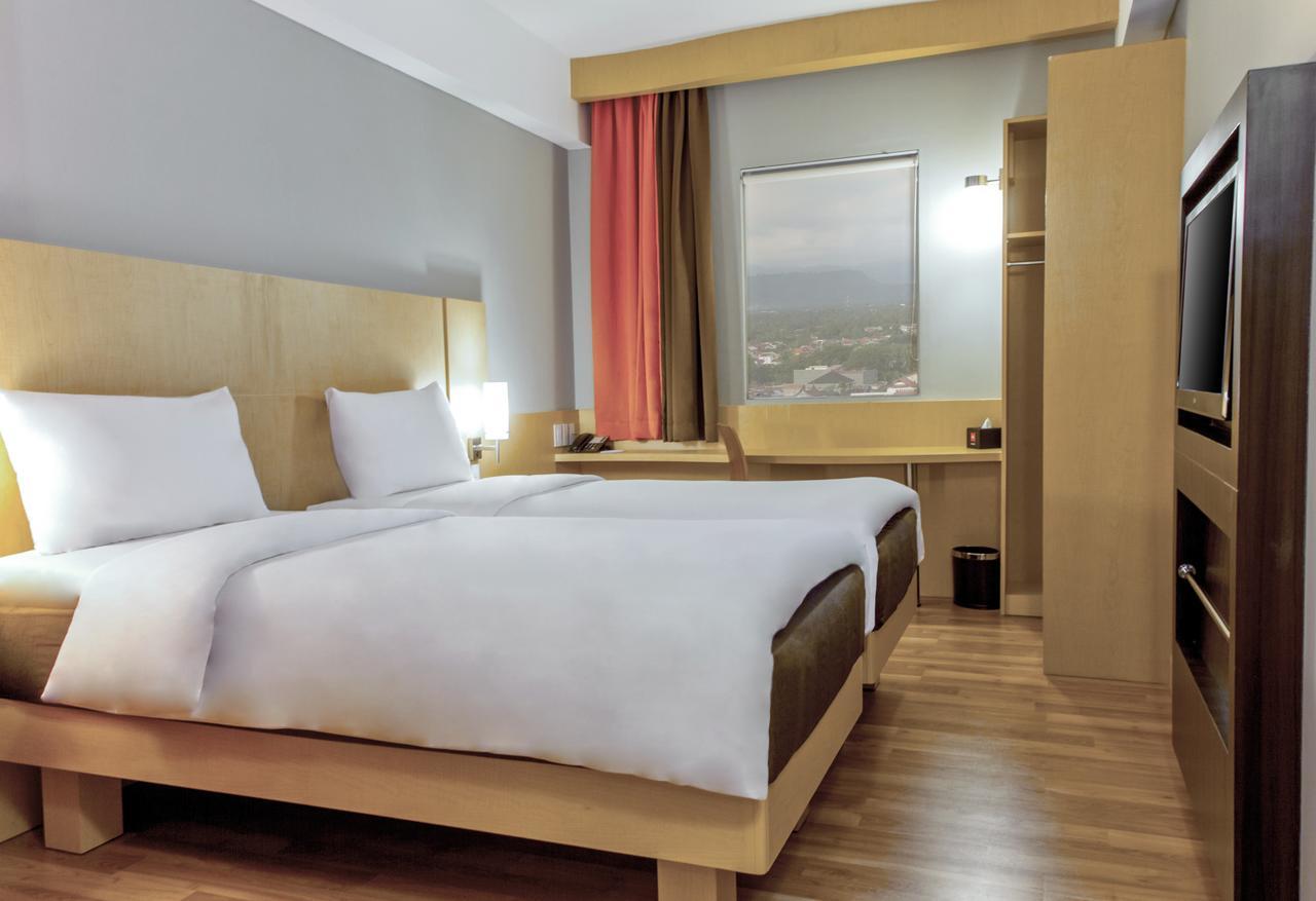 Ibis Padang Hotel Exterior foto