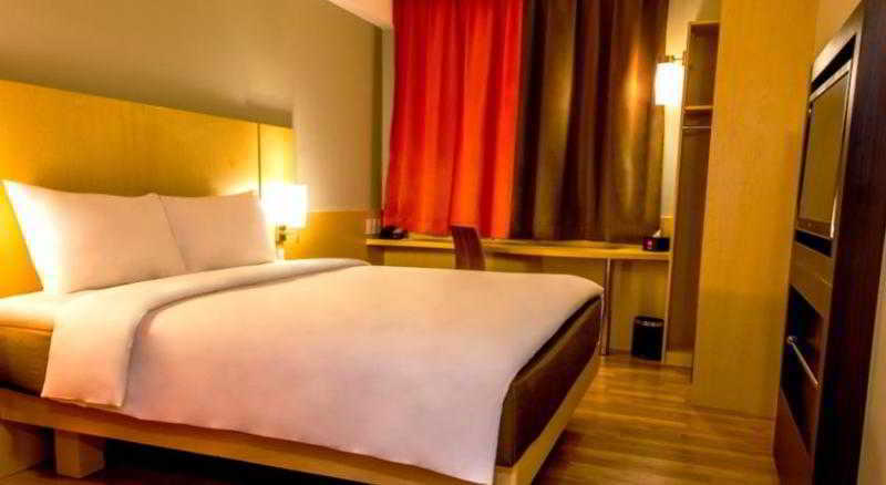 Ibis Padang Hotel Exterior foto