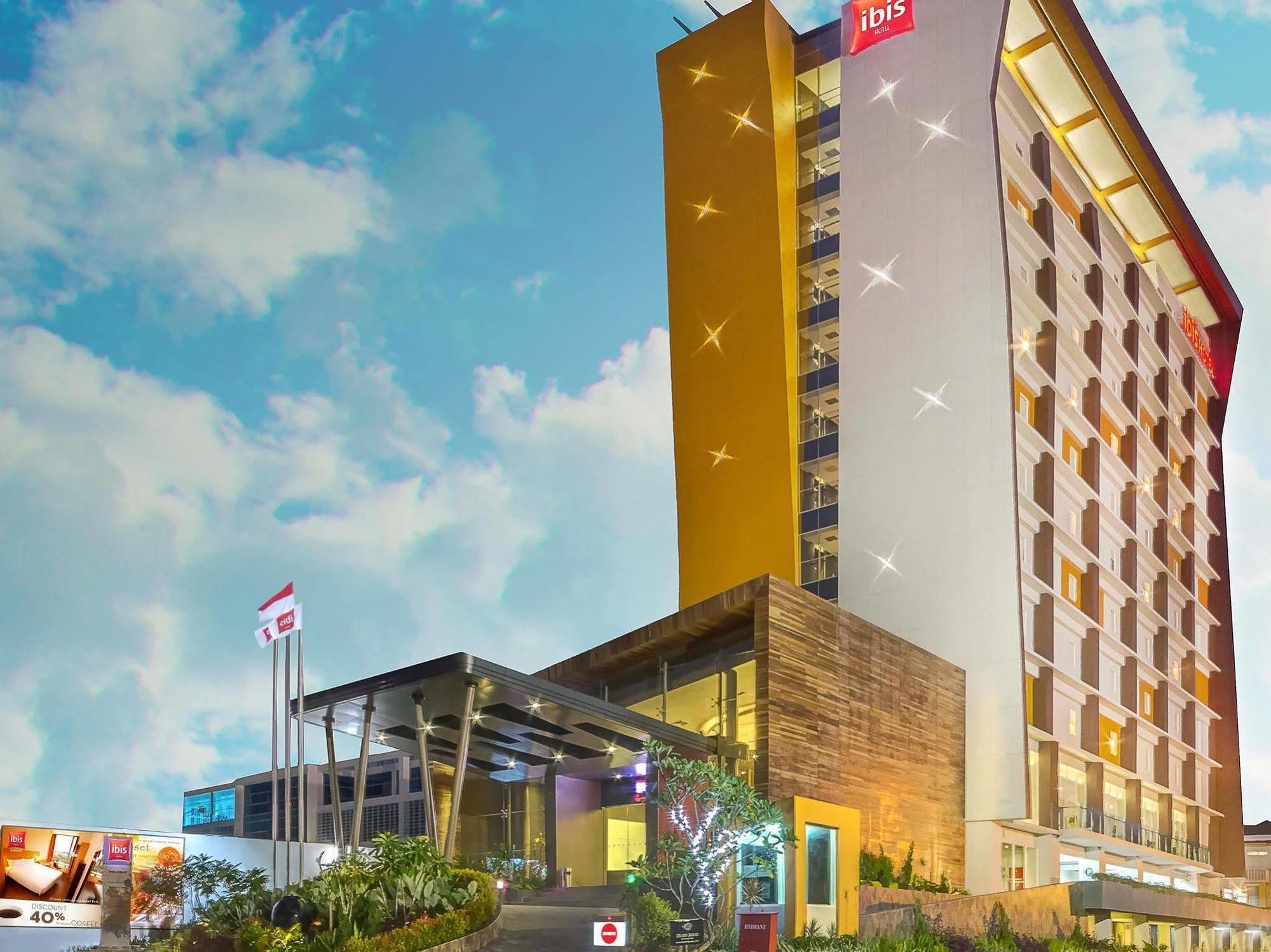 Ibis Padang Hotel Exterior foto
